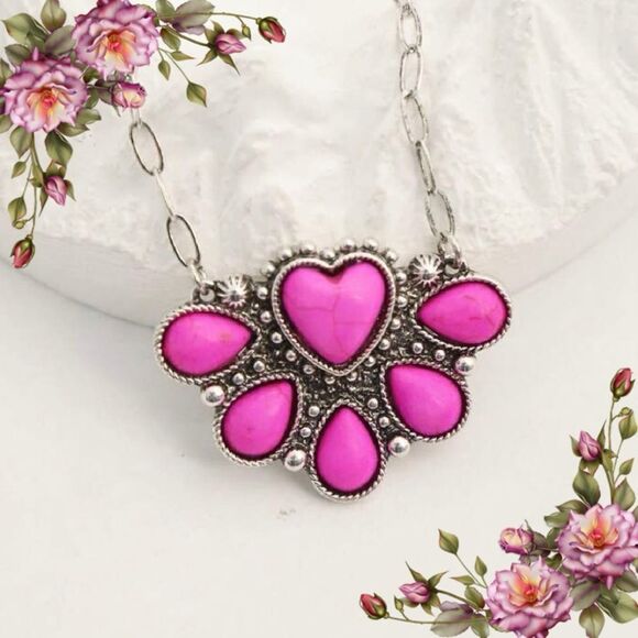 Vintage style fake Turquoise heart shaped Pendant Necklace in western style - Picture 1 of 9